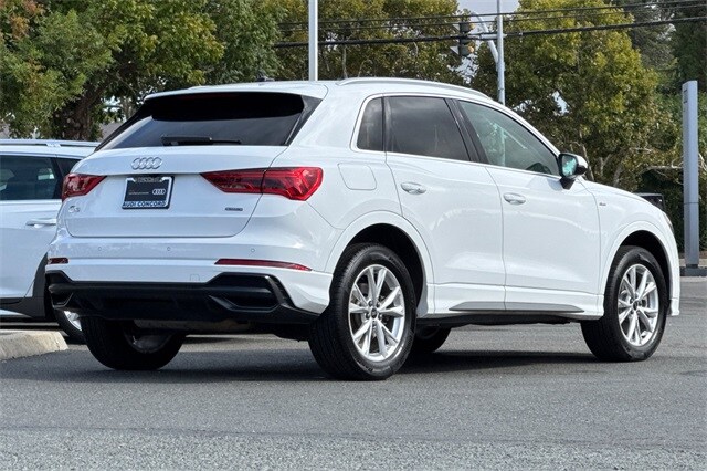 2022 Audi Q3 S line Premium photo 2