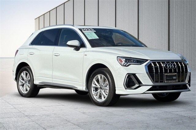 2025 Audi Q3 S line Premium Plus photo 2