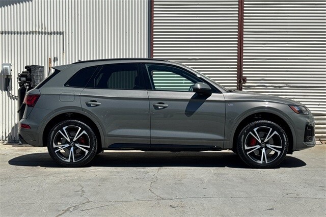 2025 Audi Q5 45 S line Premium Plus photo 3
