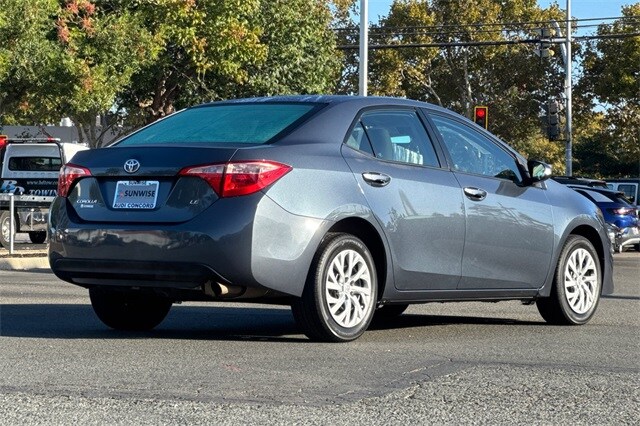 2017 Toyota Corolla LE photo 4