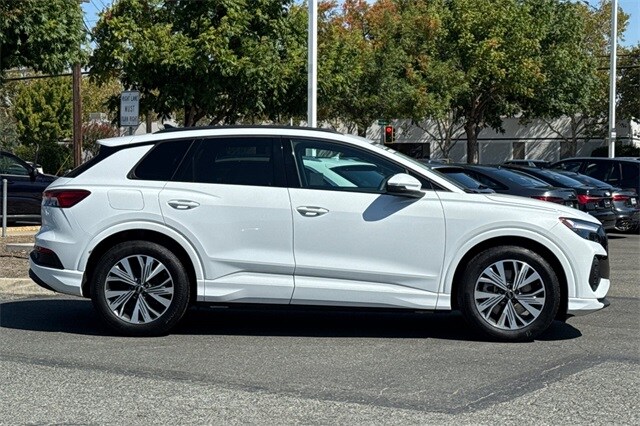 2025 Audi Q4 E-tron Premium photo 2