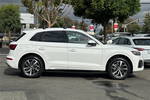 2023 Audi Q5 45 S line Prestige photo 3