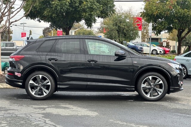 2023 Audi Q4 50 E-tron Prestige photo 2