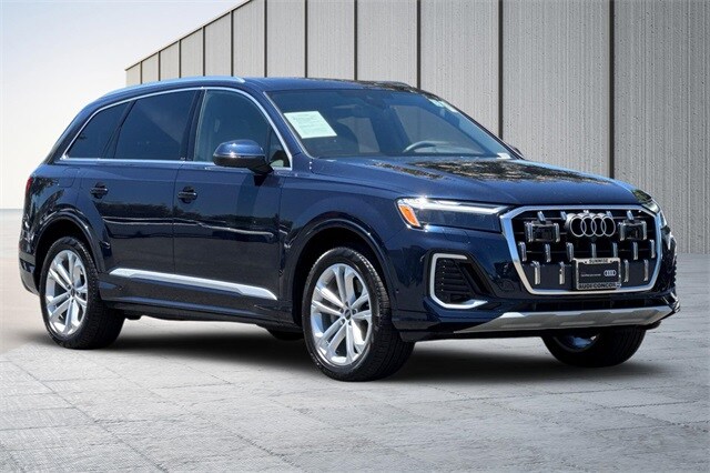 2025 Audi Q7 45 Premium photo 2