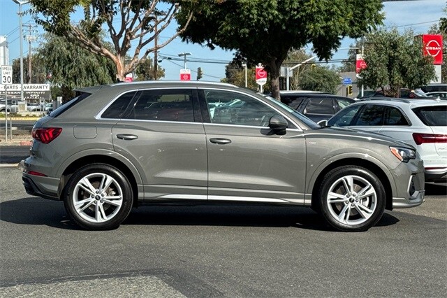 2022 Audi Q3 S line Premium photo 3