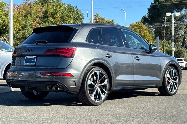 2023 Audi SQ5 Premium Plus photo 2