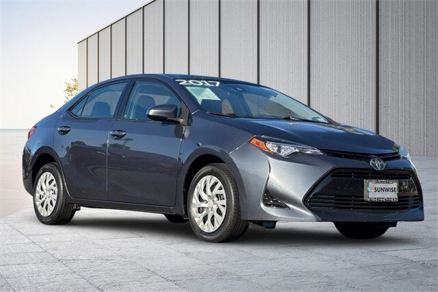 2017 Toyota Corolla LE photo 2