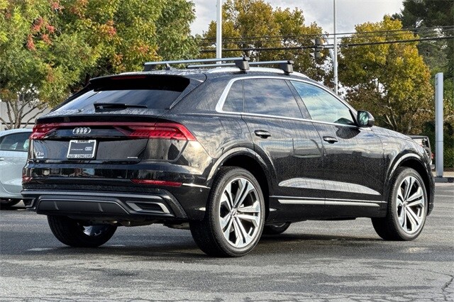 2022 Audi Q8 55 Premium Plus photo 3