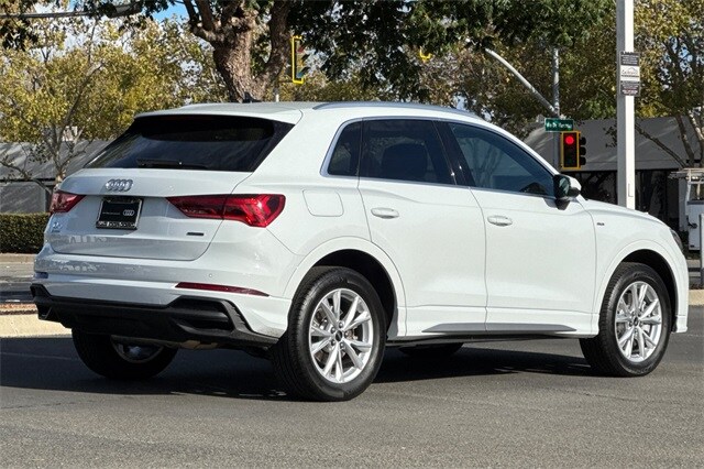2025 Audi Q3 S line Premium Plus photo 4