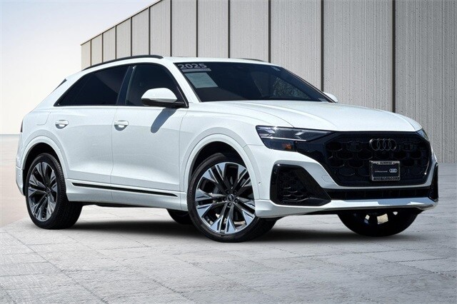 2025 Audi Q8 55 Premium Plus photo 2