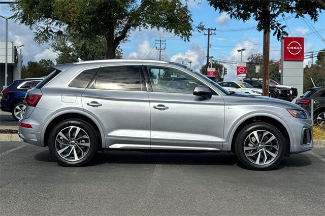 2023 Audi Q5 45 S line Premium photo 2