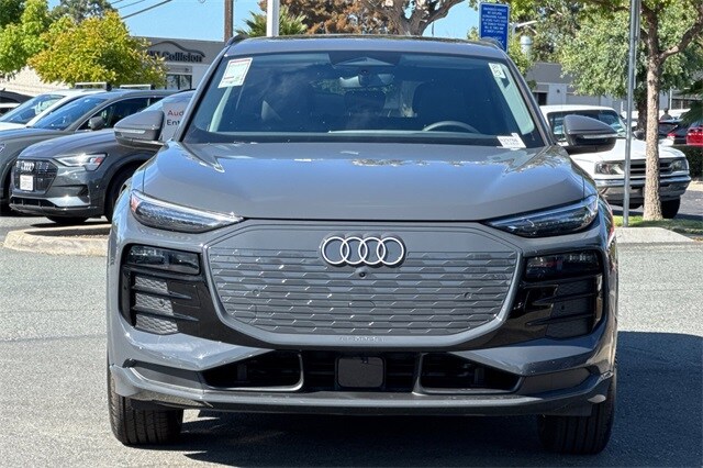 2025 Audi Q6 E-tron Premium Plus photo 3