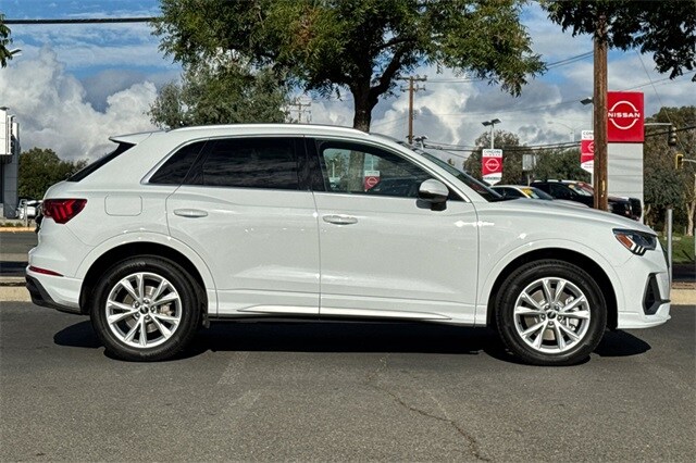 2025 Audi Q3 S line Premium Plus photo 3