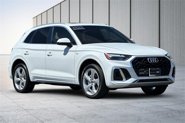 2025 Audi Q5 45 S line Premium Plus photo 2