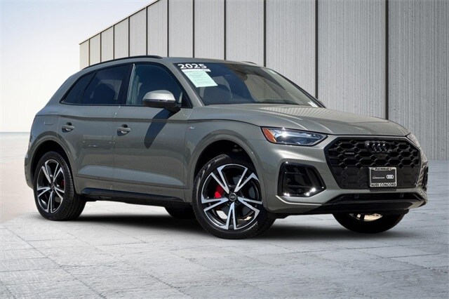 2025 Audi Q5 45 S line Premium Plus photo 2