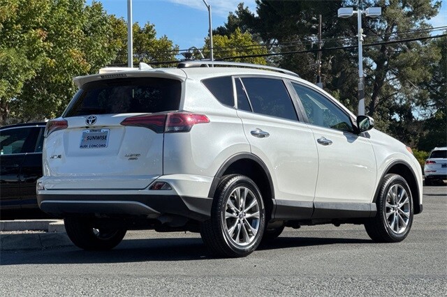 2018 Toyota RAV4 Limited photo 4