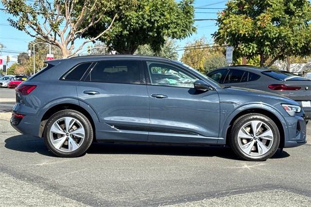 2024 Audi Q8 E-tron Premium photo 3