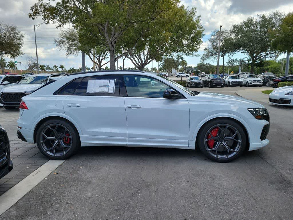 Thumbnail: 2026 Audi RS Q8 - 9