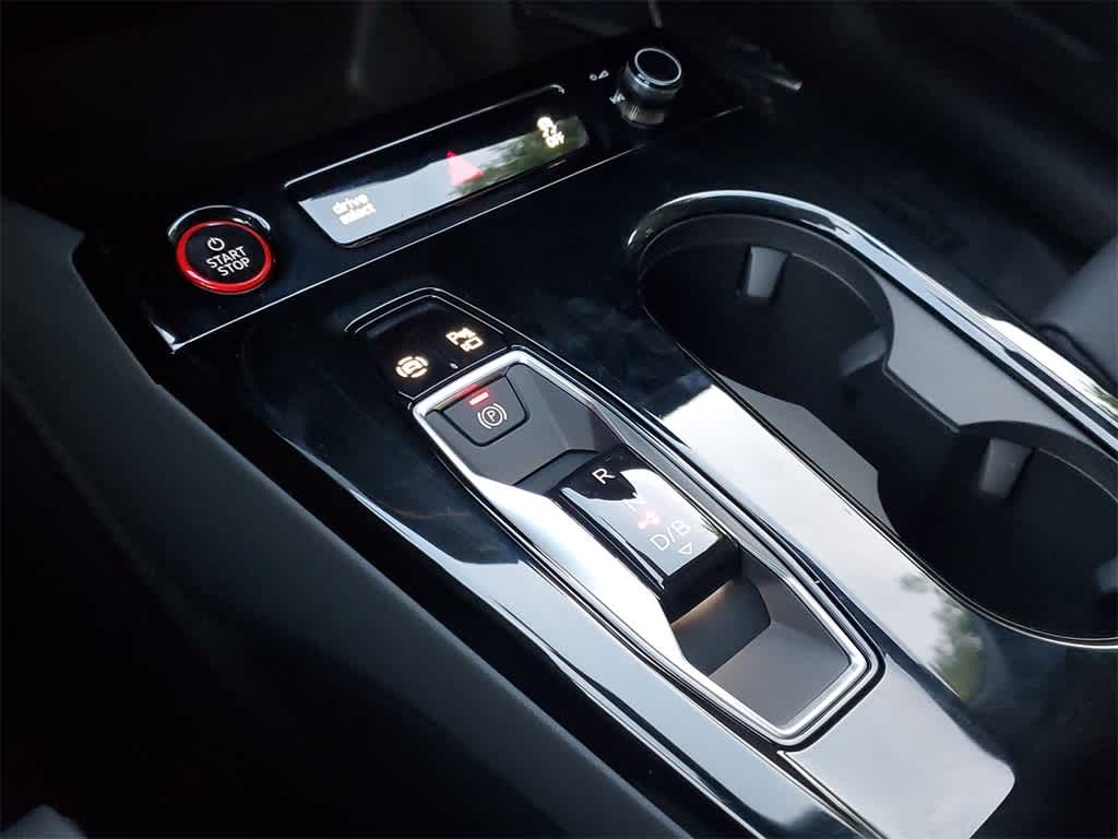 Thumbnail: 2025 Audi SQ6 e-tron - 17