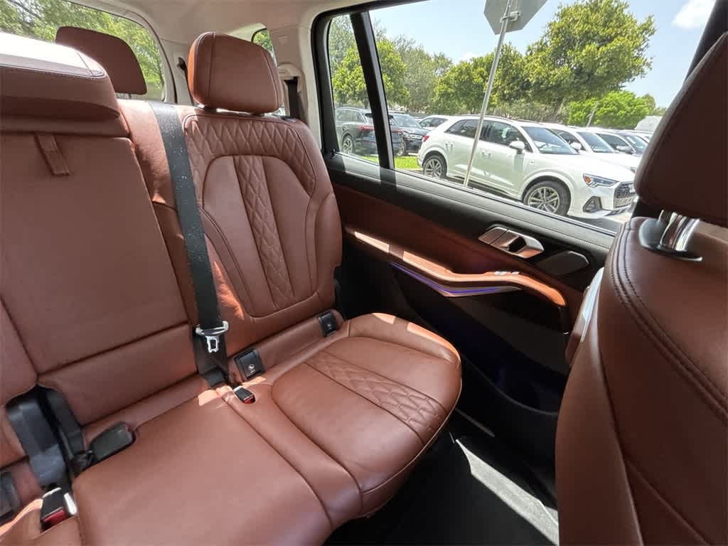 2023 BMW X7 xDrive40i 12