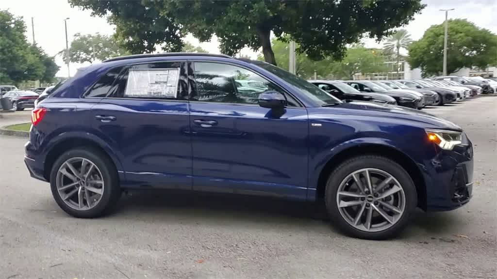 Thumbnail: 2025 Audi Q3 - 9