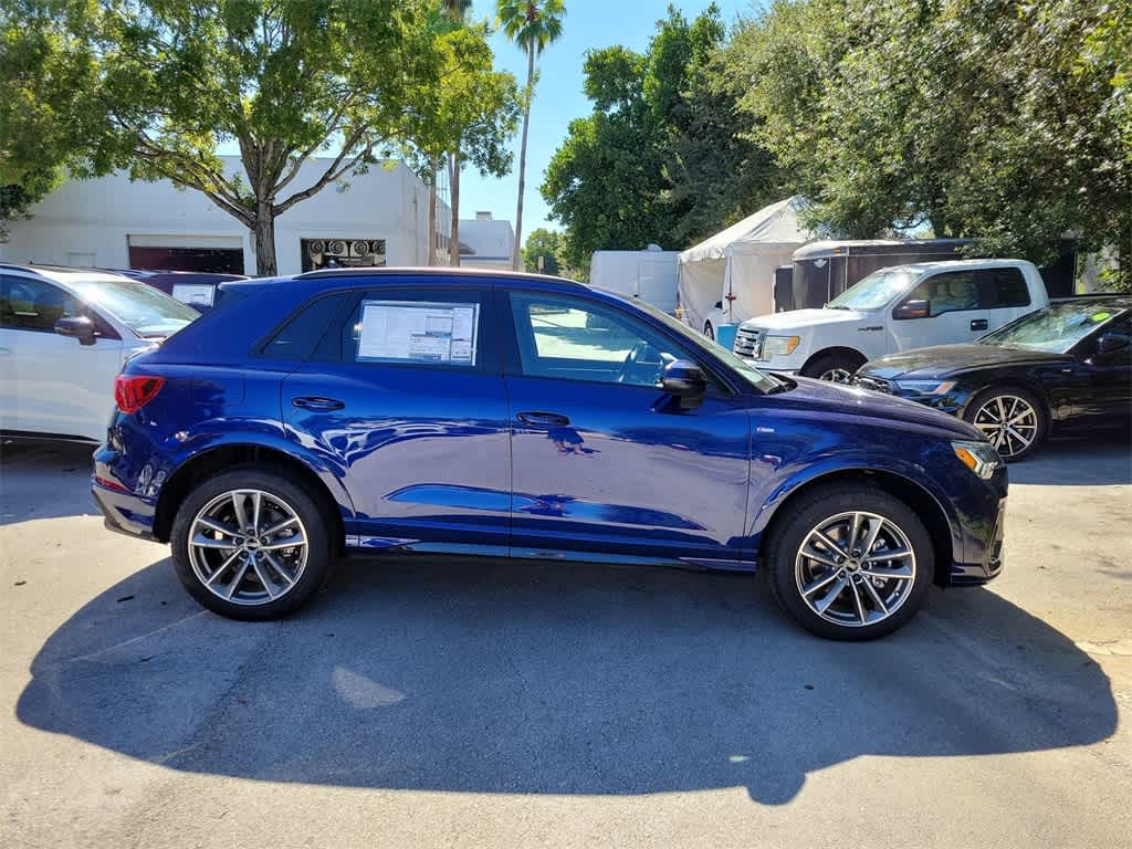 Thumbnail: 2025 Audi Q3 - 9