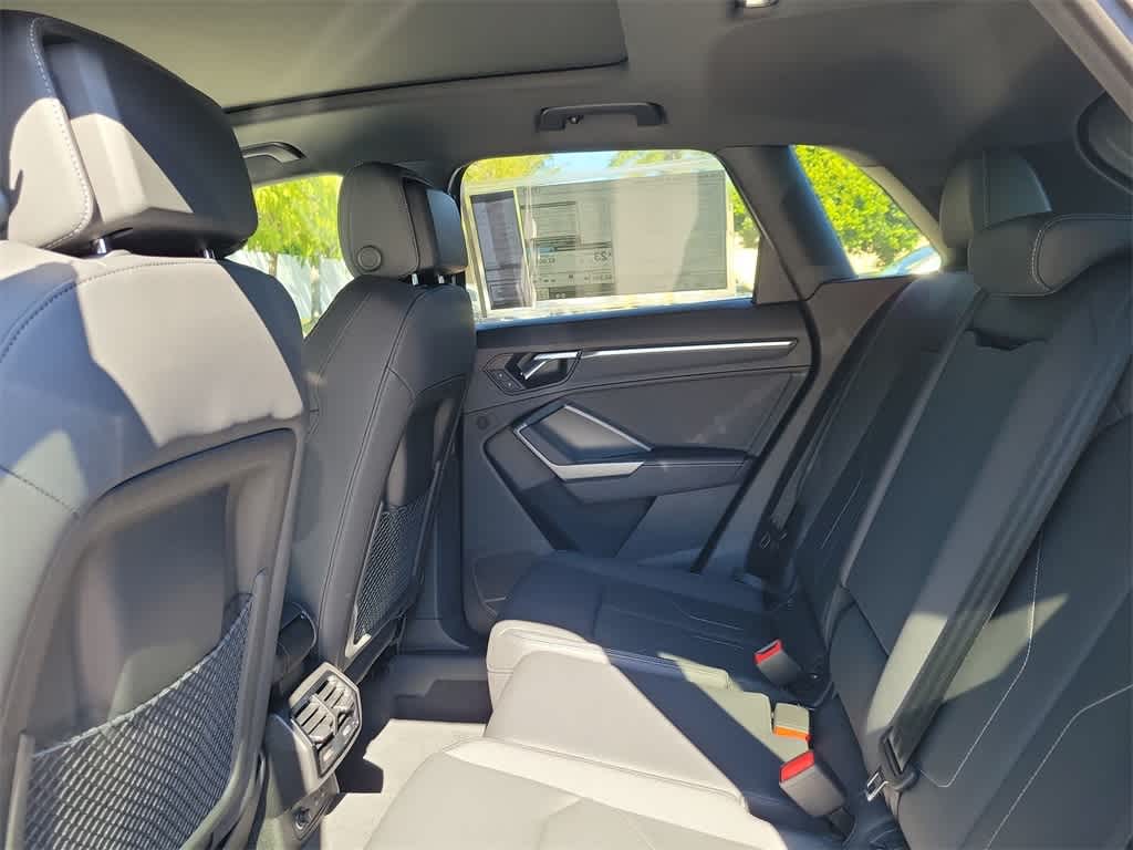 Thumbnail: 2025 Audi Q3 - 12