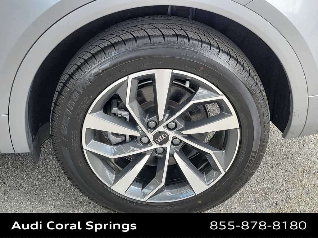 Thumbnail: 2023 Audi Q5 - 16