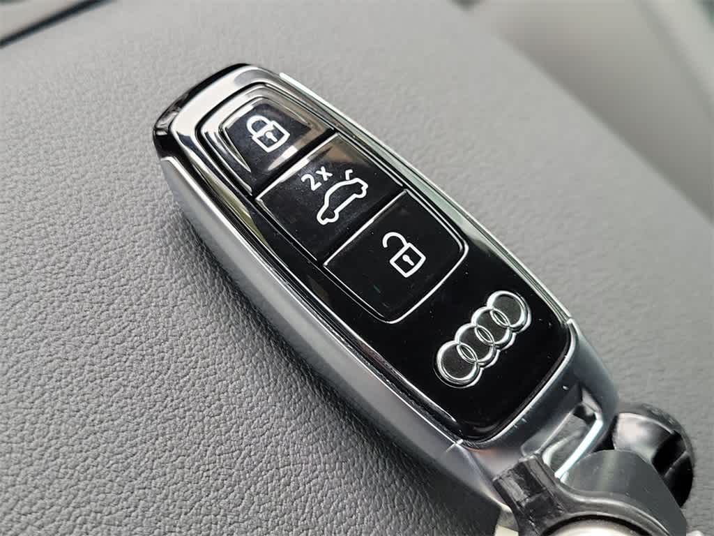 Thumbnail: 2025 Audi Q8 - 28