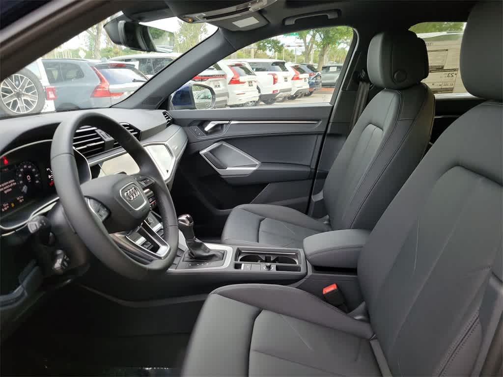 Thumbnail: 2025 Audi Q3 - 11