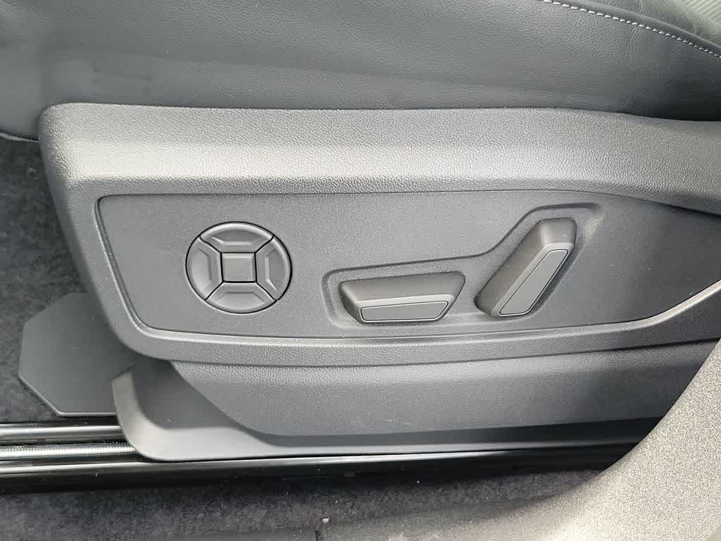 Thumbnail: 2025 Audi Q5 - 16