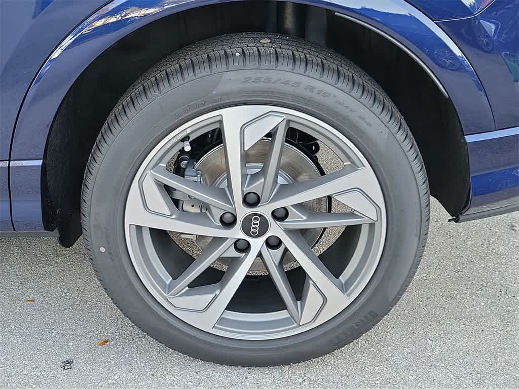 Thumbnail: 2025 Audi Q3 - 16