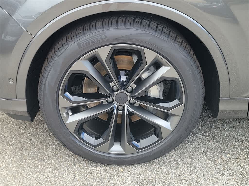 Thumbnail: 2026 Audi Q7 - 8