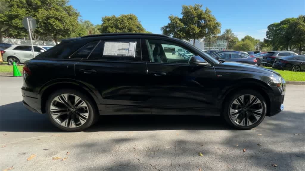 Thumbnail: 2025 Audi Q8 - 9