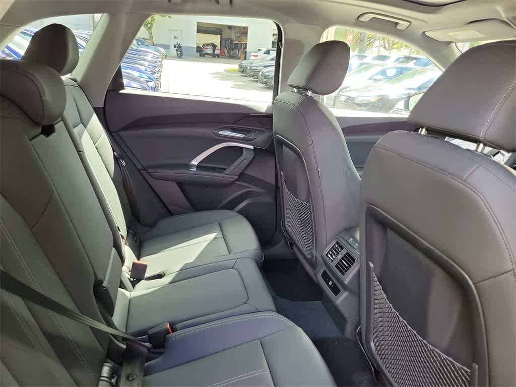 Thumbnail: 2025 Audi Q5 - 13