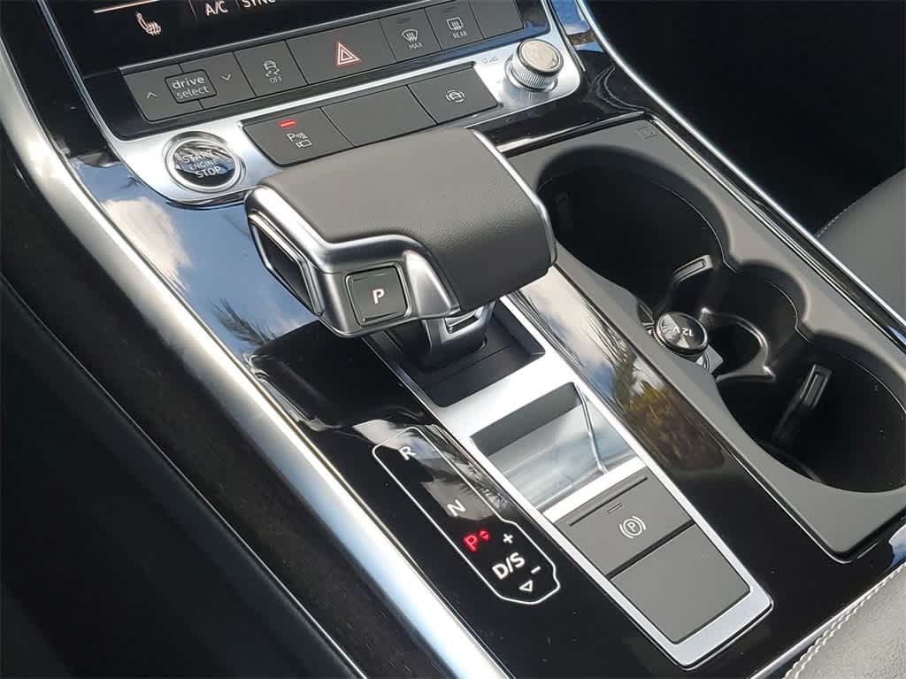 Thumbnail: 2025 Audi Q8 - 25