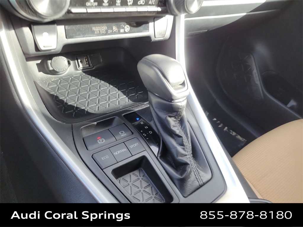 Thumbnail: 2019 Toyota RAV4 - 17