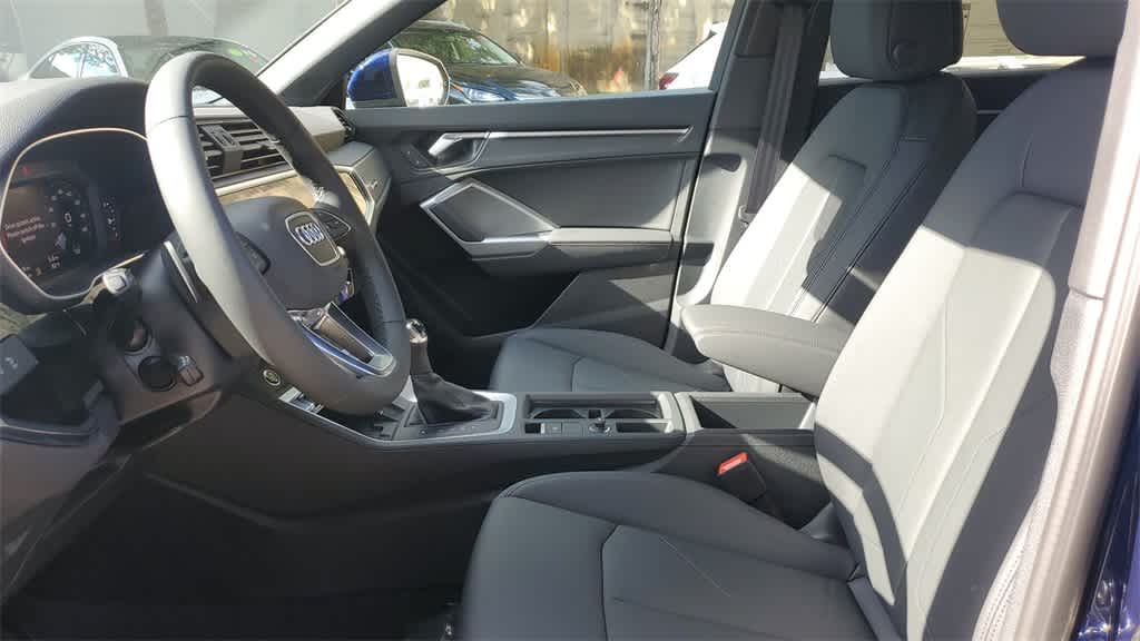 Thumbnail: 2025 Audi Q3 - 19