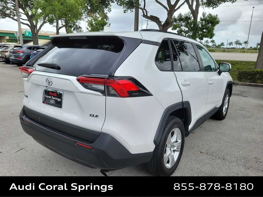 Thumbnail: 2021 Toyota RAV4 - 8