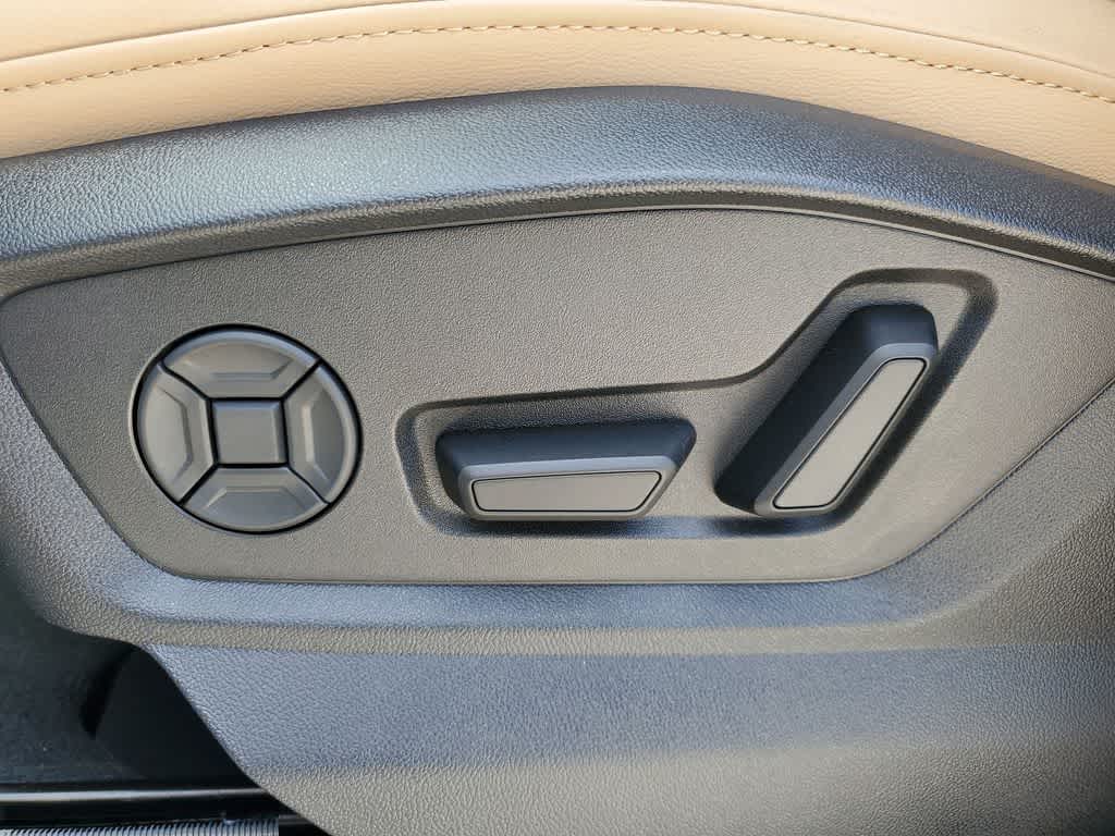 Thumbnail: 2025 Audi Q8 - 13