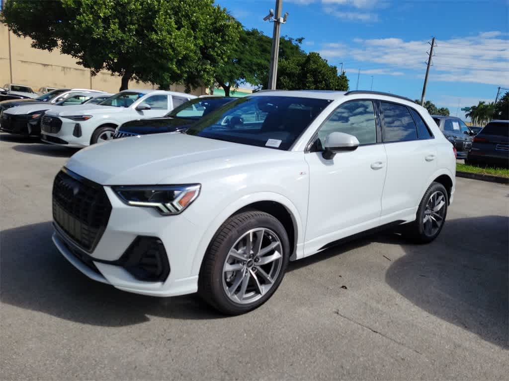 Thumbnail: 2025 Audi Q3 - 4