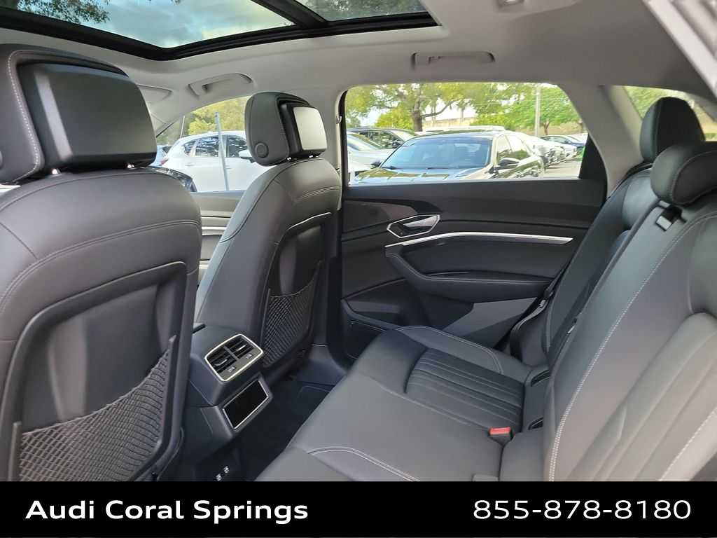 Thumbnail: 2019 Audi e-tron - 20