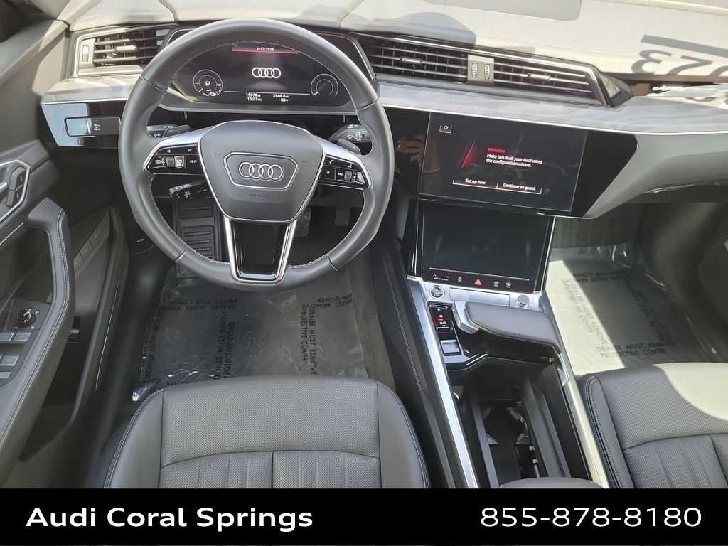 Thumbnail: 2023 Audi e-tron S - 18