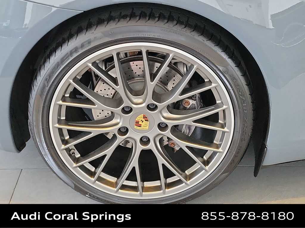 Thumbnail: 2017 Porsche 911 - 8