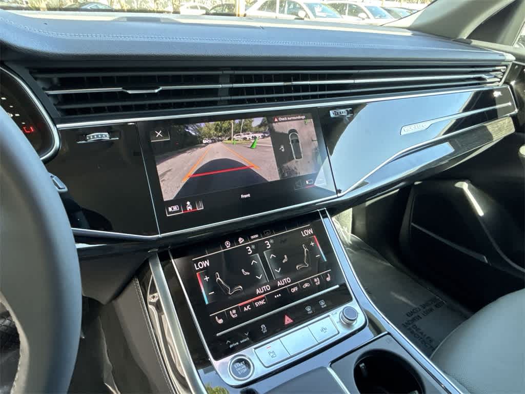 Thumbnail: 2025 Audi Q8 - 30