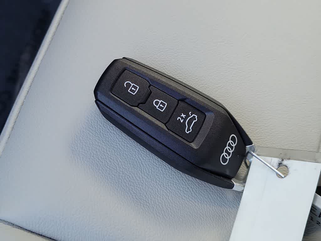 Thumbnail: 2025 Audi Q6 e-tron - 28