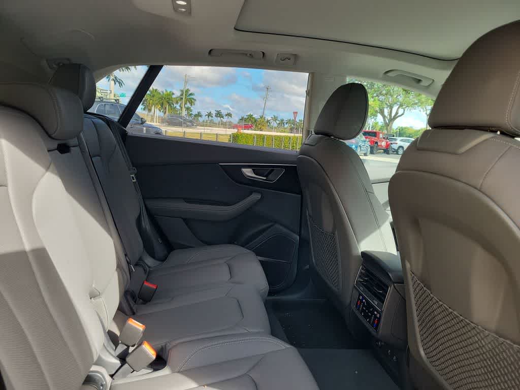 Thumbnail: 2026 Audi Q8 - 21