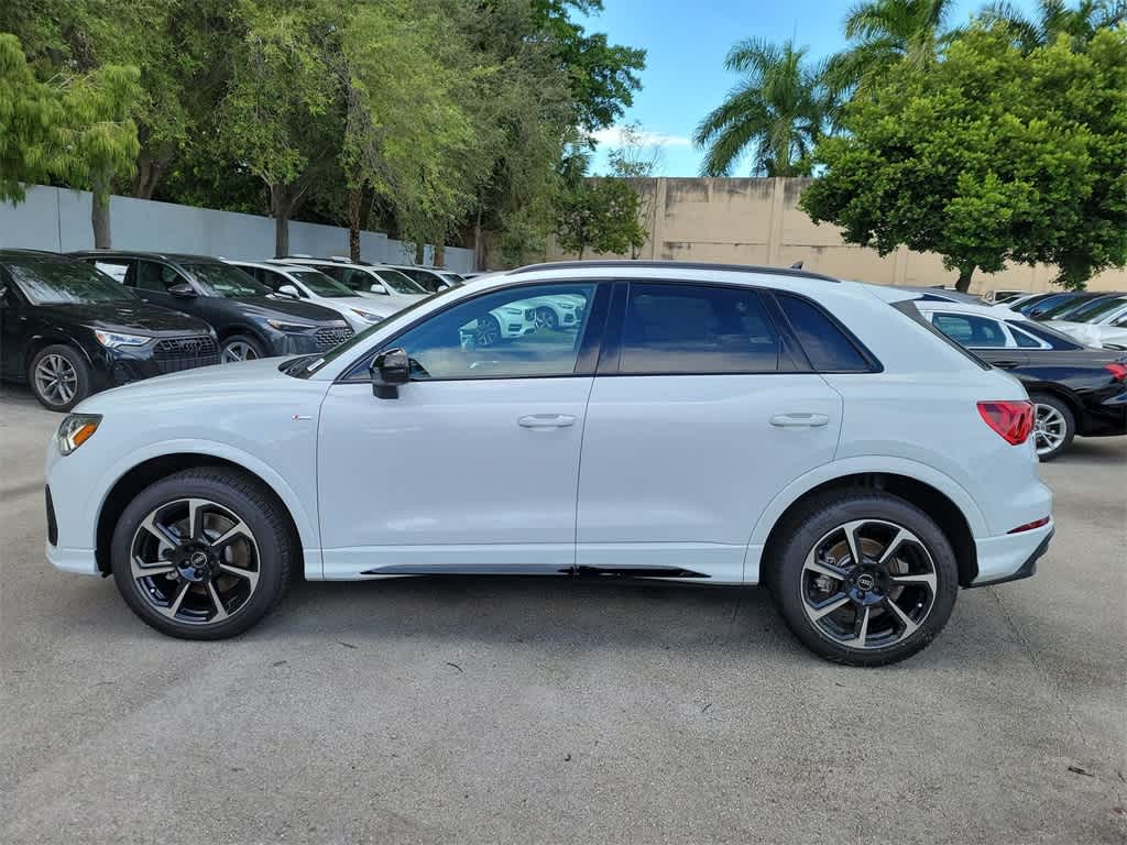 Thumbnail: 2025 Audi Q3 - 11