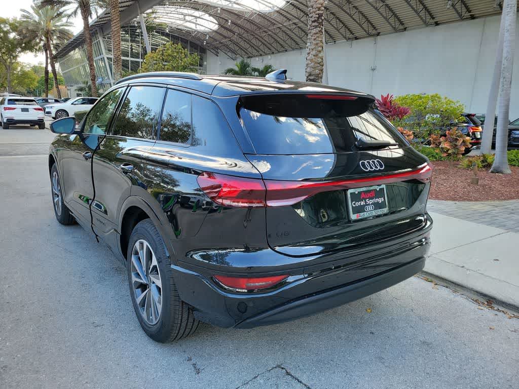 Thumbnail: 2025 Audi Q6 e-tron - 6