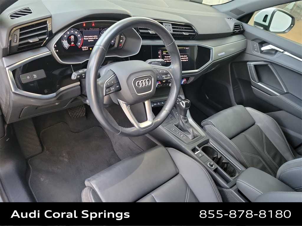 Thumbnail: 2021 Audi Q3 - 10